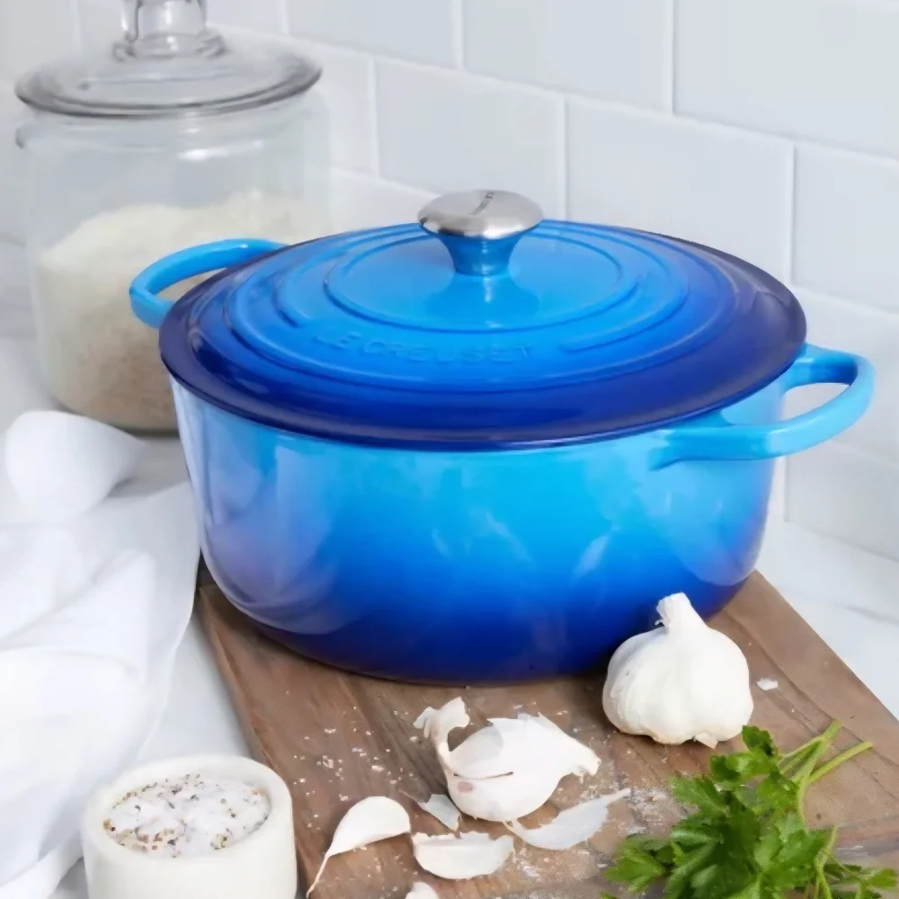 LE CREUSET Signature Round Dutch Oven, 7.25 qt. Retail Price $479.95 USD